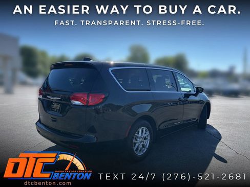 Used 2023 Chrysler Voyager LX FWD image 3
