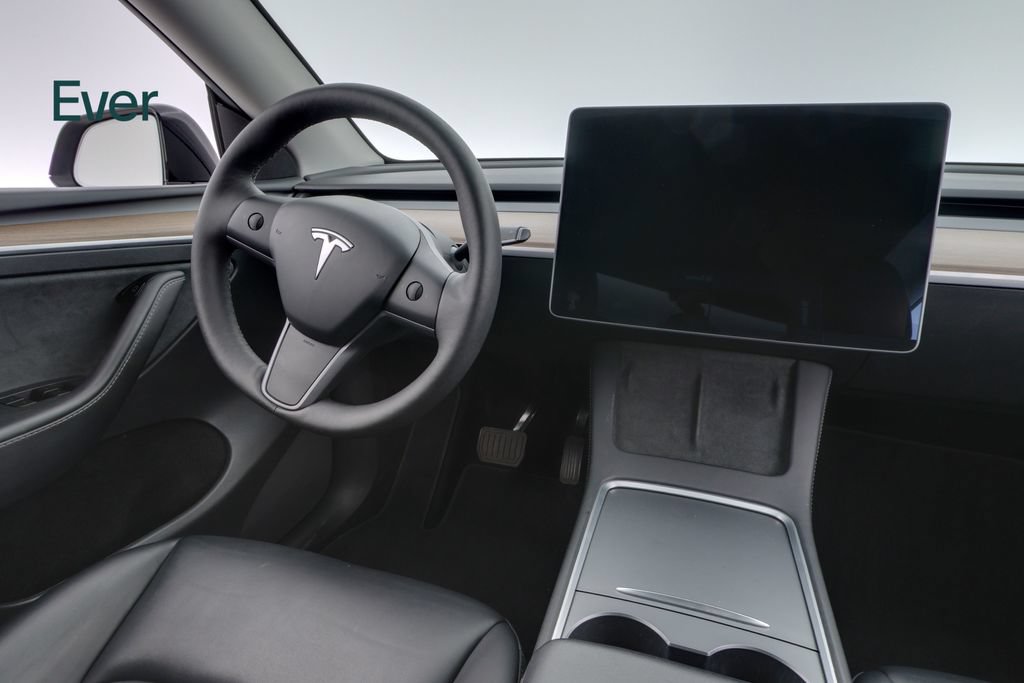 Used 2025 Tesla Model Y Long Range AWD/4WD image 27