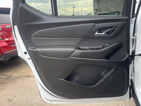 Used 2023 Chevrolet Traverse LT image 24