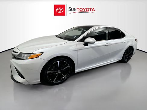 Used 2020 Toyota Camry XSE image 9