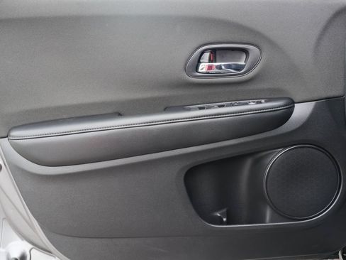 Used 2020 Honda HR-V LX image 8