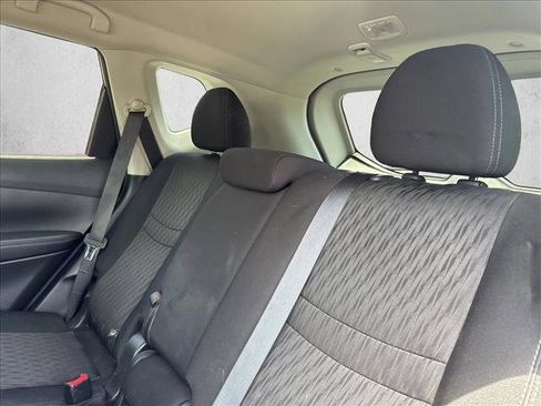 Used 2019 Nissan Rogue SV FWD image 18
