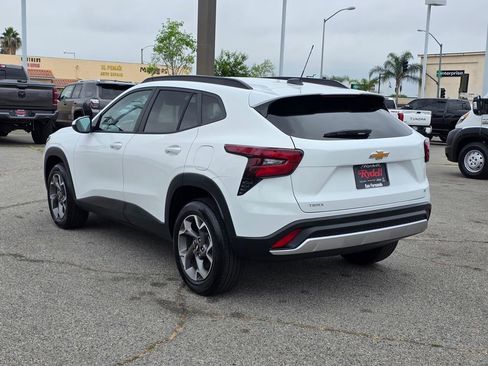Used 2026 Chevrolet Trax LT image 8