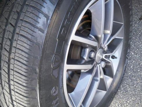 Used 2017 Jeep Grand Cherokee Limited w/ Luxury Group II image 8