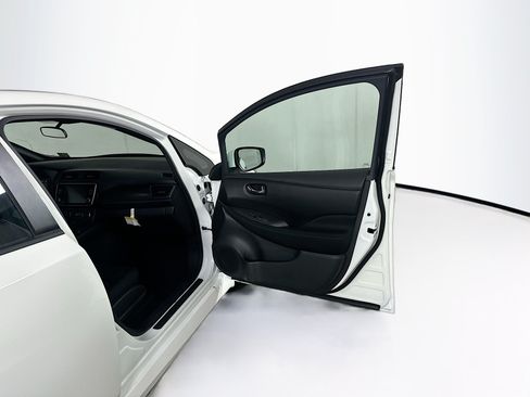 Used 2025 Nissan Leaf S FWD image 29