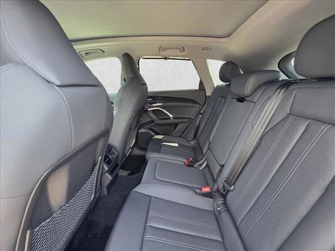 New 2025 Audi Q5 Premium Plus image 17