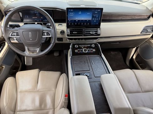 Used 2023 Lincoln Navigator Reserve AWD/4WD image 15