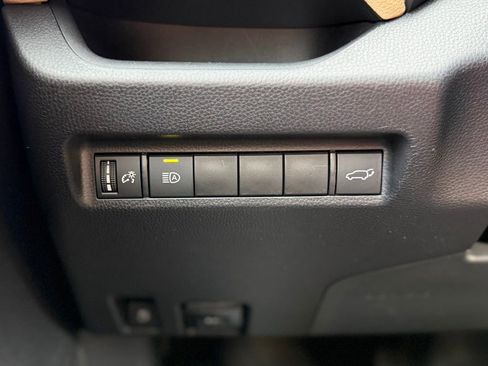 Used 2021 Toyota RAV4 XLE image 25