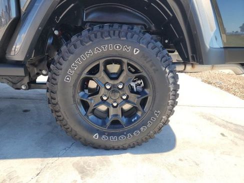 Used 2023 Jeep Gladiator Willys image 18