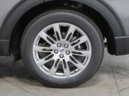 New 2026 Ford Explorer Platinum image 17