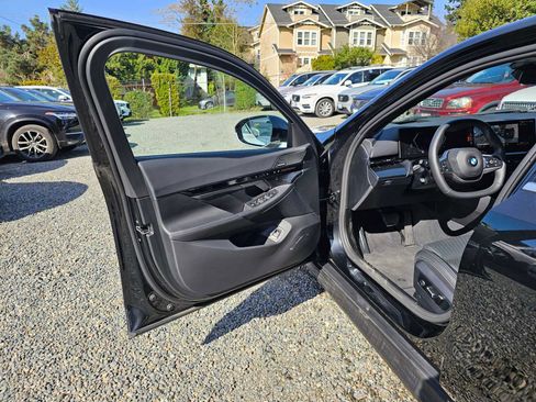 Used 2025 BMW 530i xDrive image 20