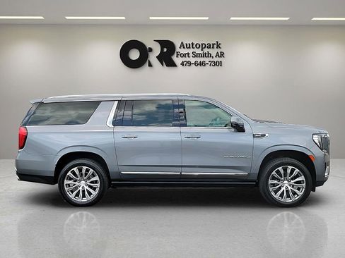 Used 2022 GMC Yukon XL Denali w/ Denali Premium Package AWD/4WD image 6