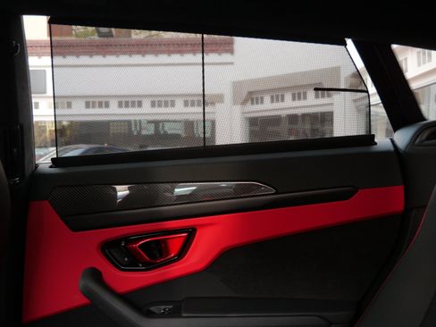 Used 2023 Lamborghini Urus S image 13