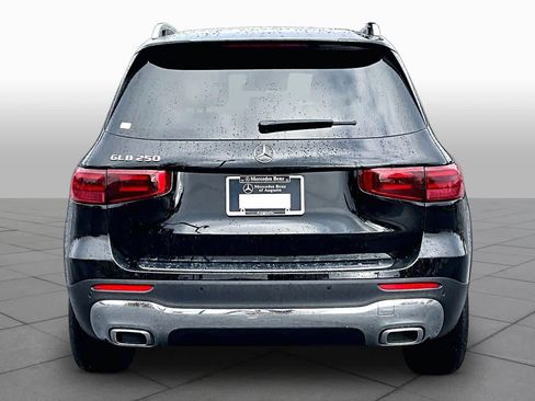 Used 2025 Mercedes-Benz GLB 250 w/ Exclusive Package image 5