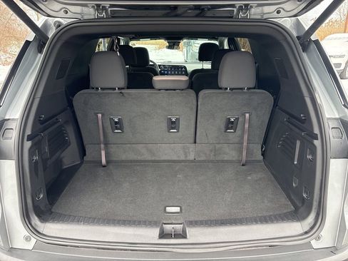 Used 2024 Chevrolet Traverse LT w/ Trailering Package image 16