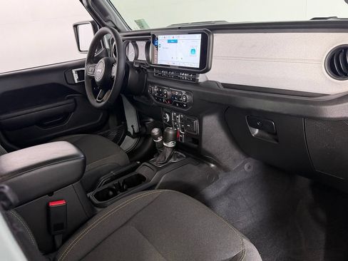 Used 2024 Jeep Wrangler Unlimited AWD/4WD image 16