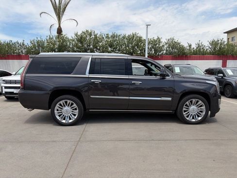 Used 2018 Cadillac Escalade ESV Platinum AWD/4WD image 3