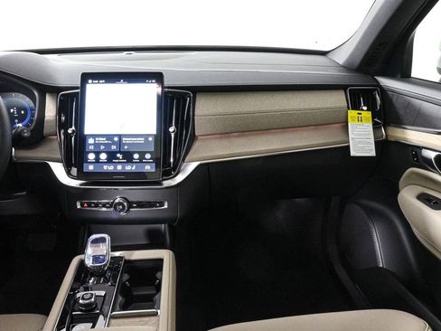 New 2025 Volvo XC90 B6 Core w/ Climate Package image 4