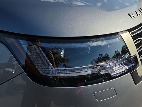 Used 2025 Land Rover Range Rover SE image 15