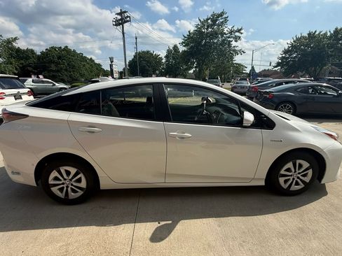 Used 2016 Toyota Prius Four w/ Advanced Technology Package FWD image 8