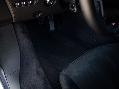 Used 2025 McLaren Artura image 17