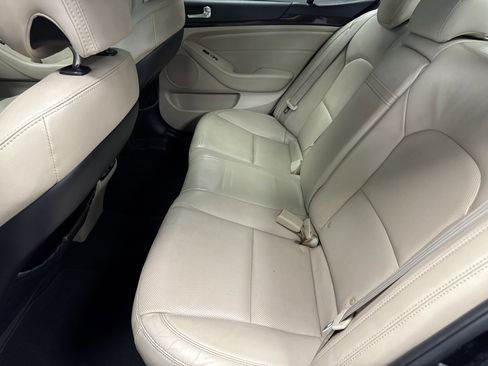 Used 2015 Kia Cadenza Premium w/ Technology Package image 11