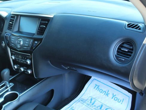 Used 2018 Nissan Pathfinder S image 34