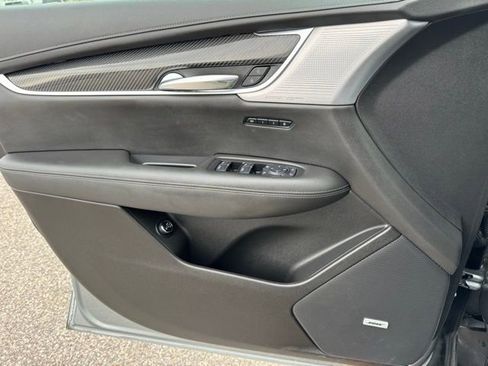 Used 2024 Cadillac XT6 Sport image 25