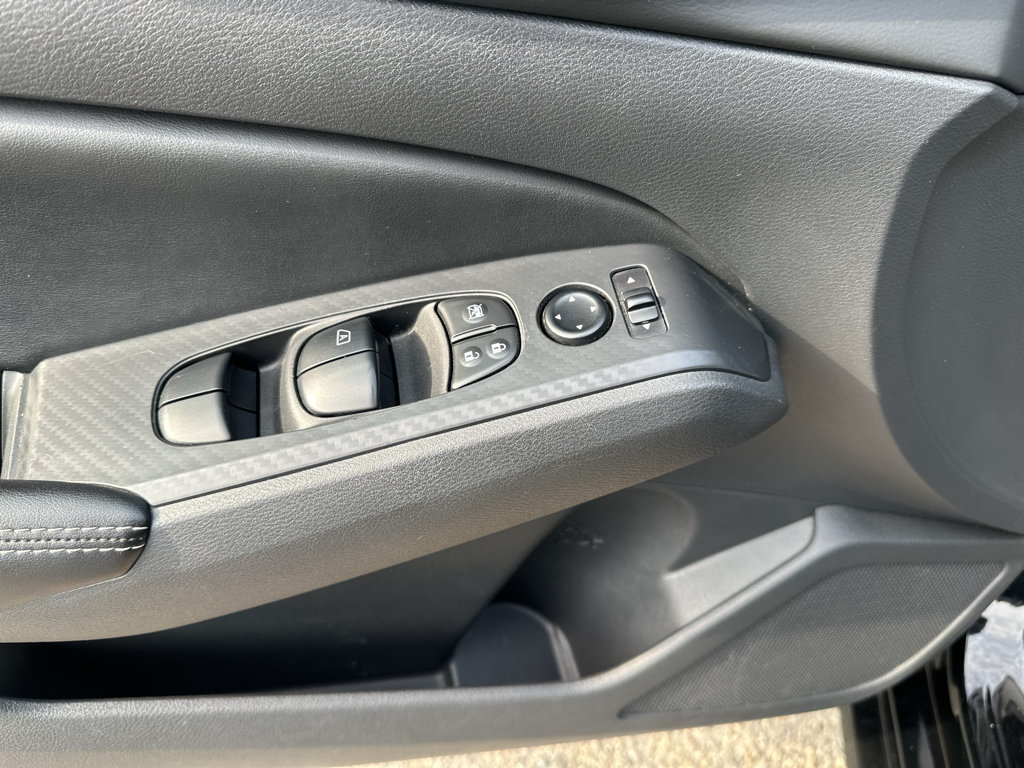 Used 2024 Nissan Altima 2.5 SV FWD image 16