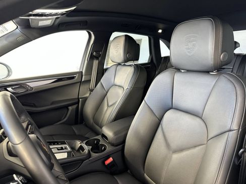 Certified 2026 Porsche Macan AWD/4WD image 5