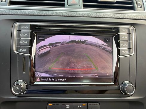 Used 2017 Volkswagen Jetta SE FWD image 19