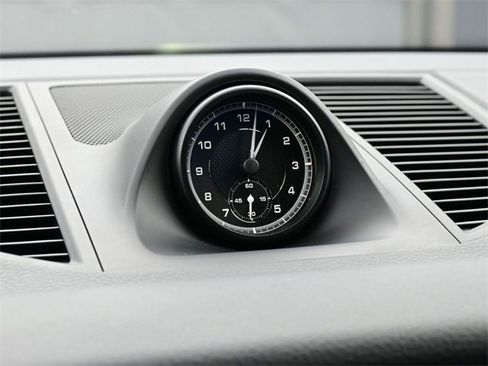 Used 2025 Porsche Macan image 14