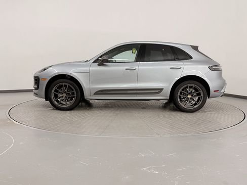 Used 2025 Porsche Macan image 2