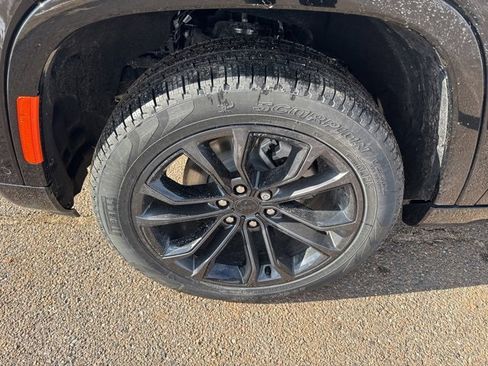 New 2026 Jeep Grand Wagoneer Summit image 9