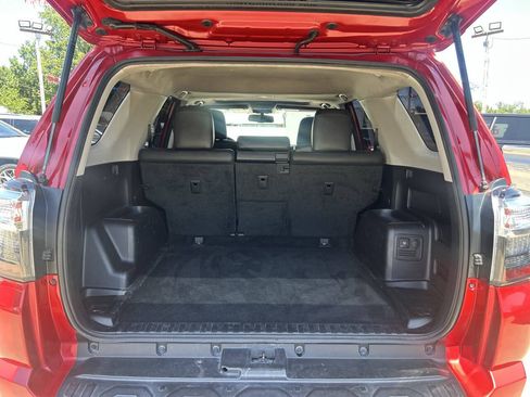 Used 2018 Toyota 4Runner TRD Off-Road Premium AWD/4WD image 28