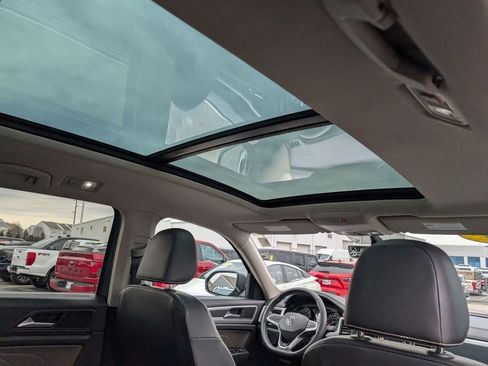 Used 2021 Volkswagen Atlas SE image 43