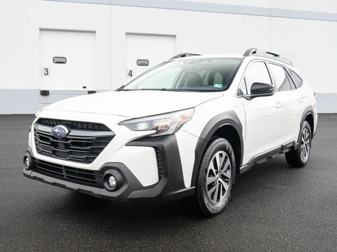 Used 2023 Subaru Outback Premium AWD/4WD image 2