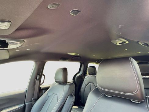 New 2027 Chrysler Pacifica Select AWD/4WD image 5