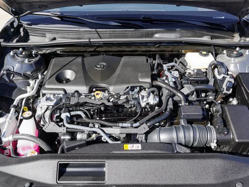 Used 2025 Toyota Camry SE FWD image 15