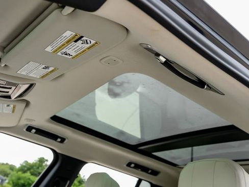 Used 2024 Land Rover Range Rover SE AWD/4WD image 4