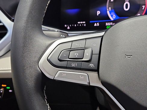 Certified 2025 Volkswagen Taos SE FWD image 21