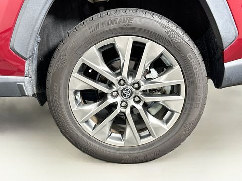 Used 2019 Toyota RAV4 Limited FWD image 11