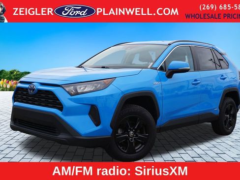Used 2021 Toyota RAV4 LE image 1