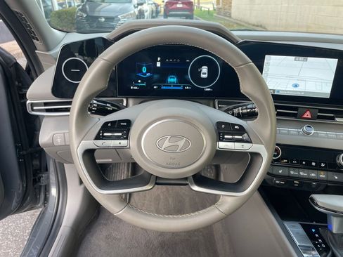 Used 2025 Hyundai Elantra SEL image 28