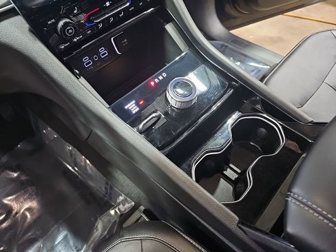 Used 2023 Jeep Grand Cherokee Limited image 24