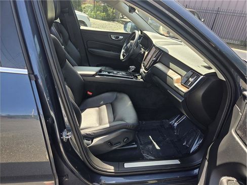 Used 2021 Volvo XC60 T5 Momentum w/ Advanced Package AWD/4WD image 29