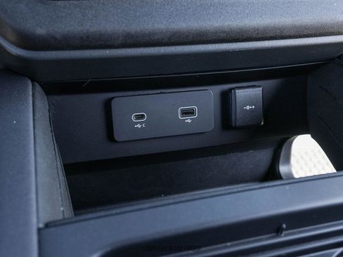 Used 2023 Land Rover Defender 90 X-Dynamic SE image 41