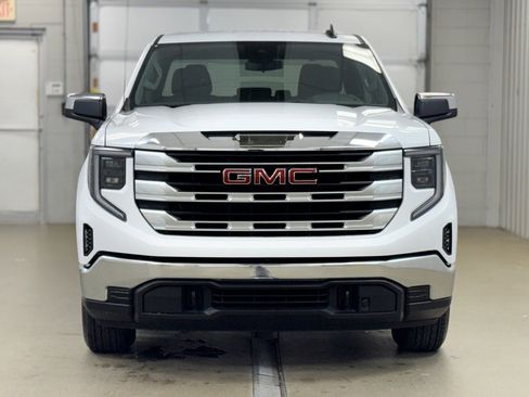 New 2026 GMC Sierra 1500 SLE image 2