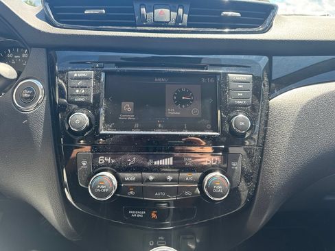 Used 2020 Nissan Rogue Sport SV AWD/4WD image 25