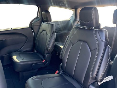 New 2026 Chrysler Pacifica Select image 10